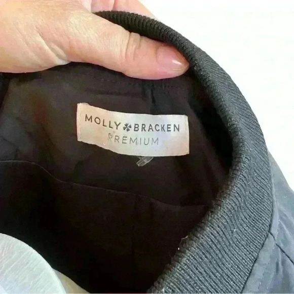 Black bomber jacket with gold embroidery & sequin floral motif Molly Bracken - Picture 7 of 9